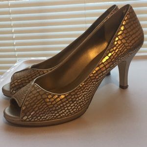 Alex Marie pumps